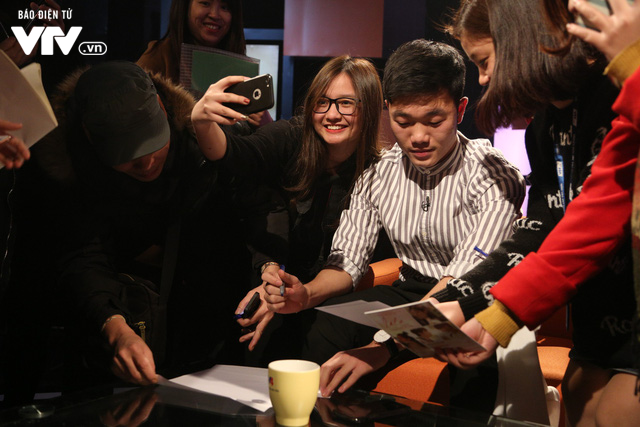 Lương Xuân Trường U23 đẹp như trai Hàn trên show tiếng Anh của VTV